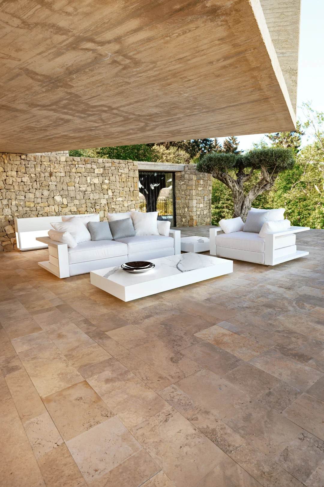 outdoor luxury furniture