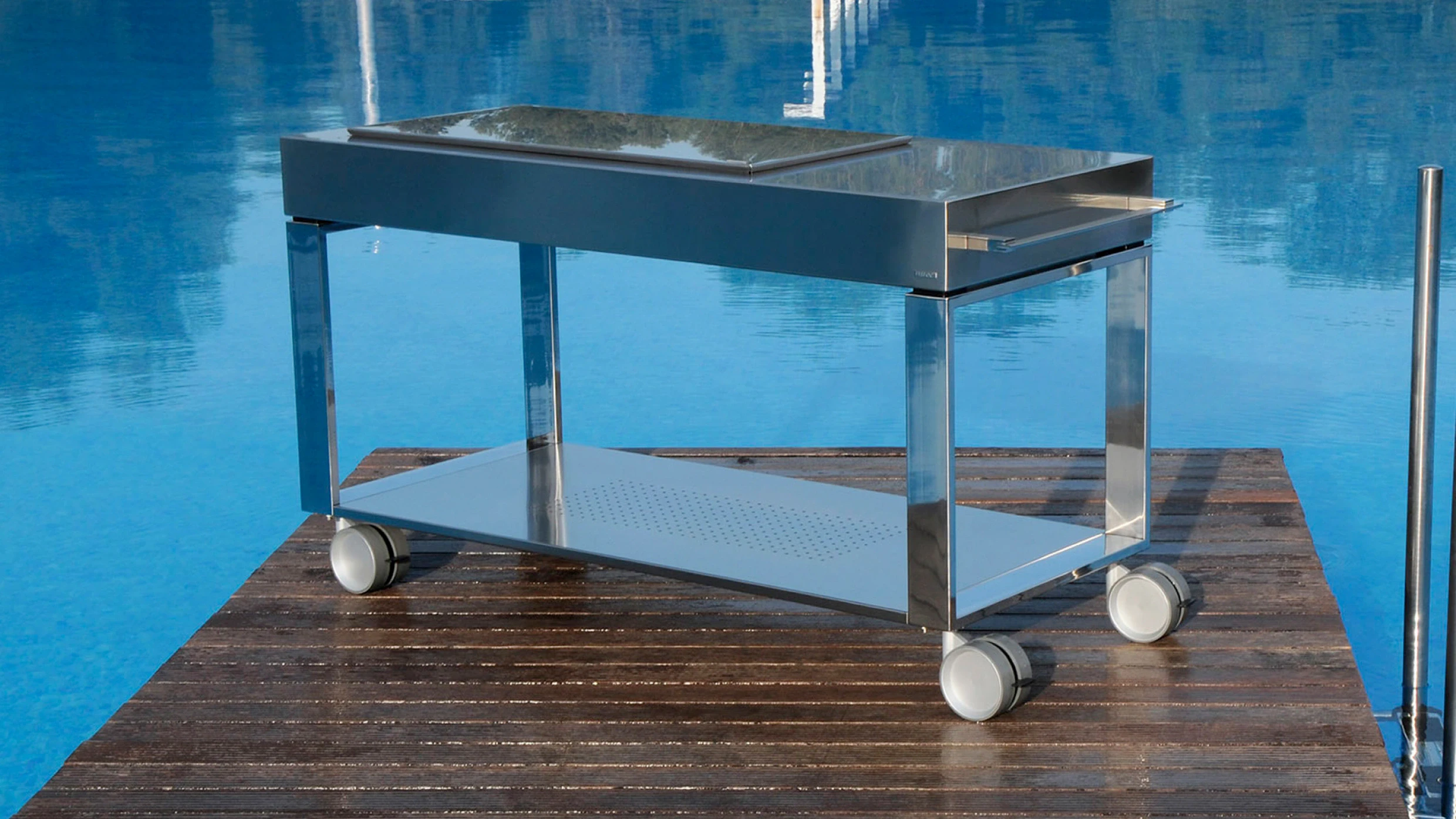 portable charcoal grill with wheels