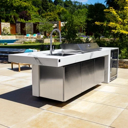 The Four Absolute Outdoor Kitchen Must-Haves and Fabulous Add-On